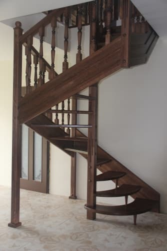 П-образная с площадкой